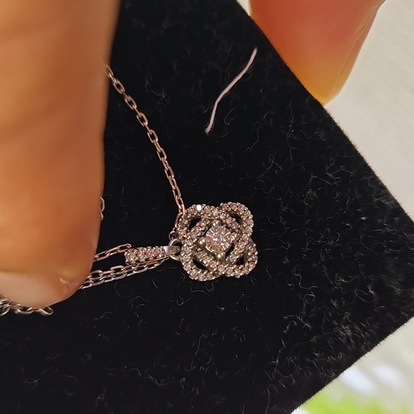 Elegant Silver Rose Pendant Necklace - Picture 1 of 10